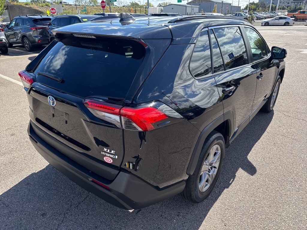 Used 2024 Toyota RAV4 XLE w/ Convenience Package AWD/4WD image 9