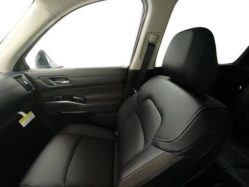 Certified 2024 Nissan Pathfinder SL w/ Black Appearance Package AWD/4WD image 37