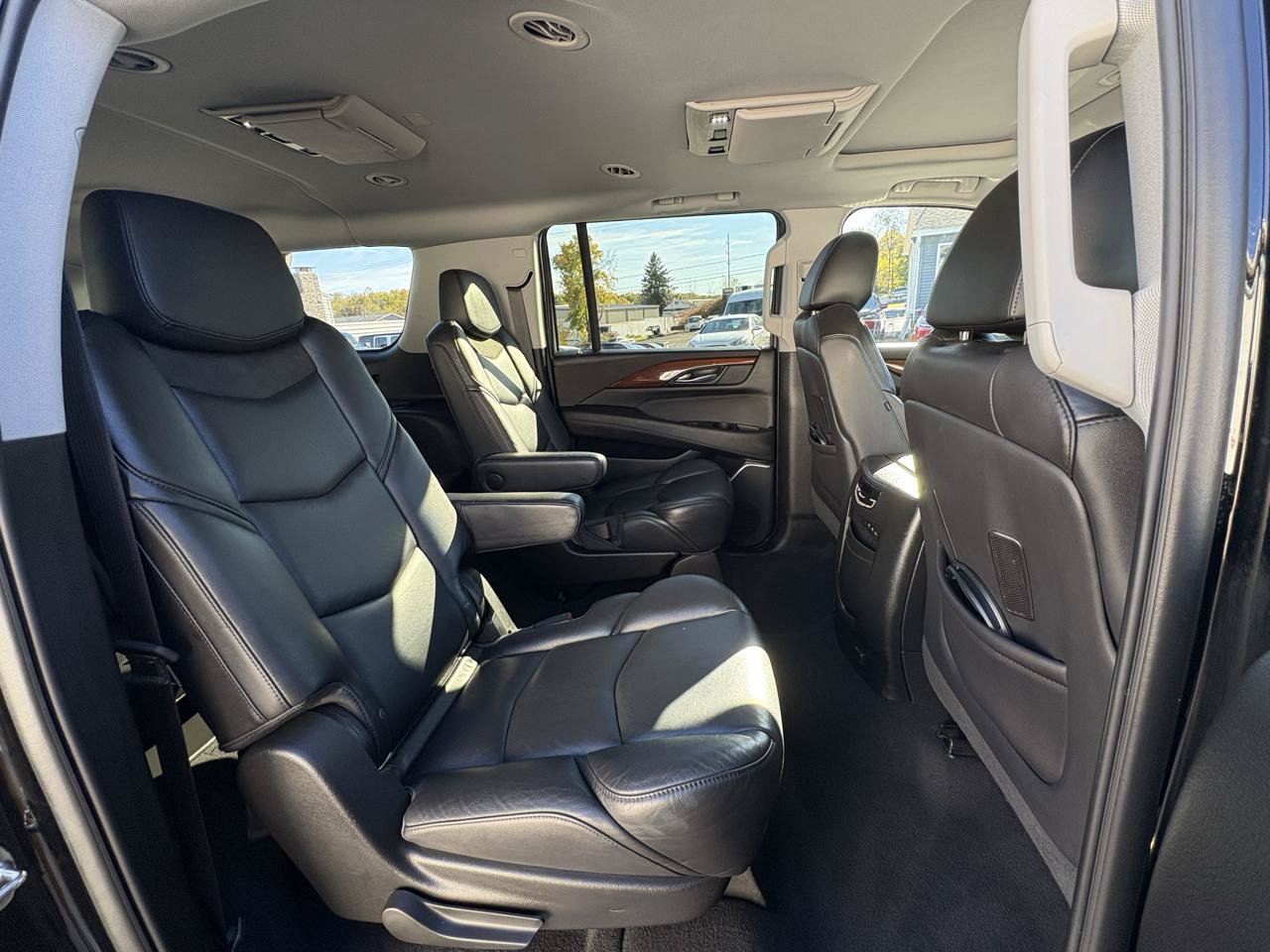 Used 2018 Cadillac Escalade ESV Luxury AWD/4WD image 19