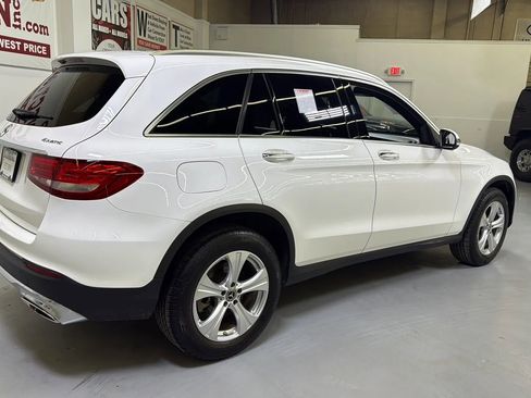 Used 2018 Mercedes-Benz GLC 300 4MATIC w/ Premium Package image 8