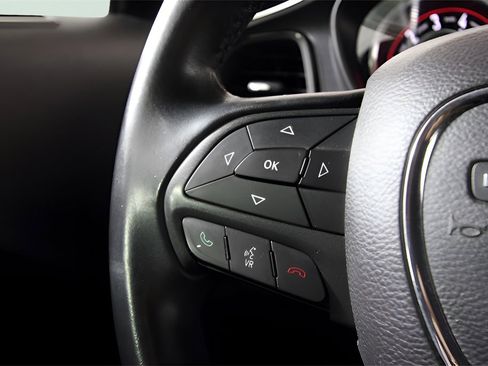 Used 2016 Dodge Challenger SXT image 15