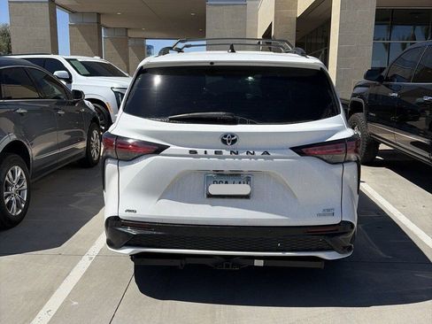 Used 2022 Toyota Sienna XSE w/ XSE Plus Package AWD/4WD image 4