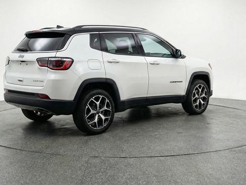 Used 2025 Jeep Compass Limited AWD/4WD image 9