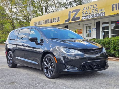 Used 2019 Chrysler Pacifica Touring Plus image 1