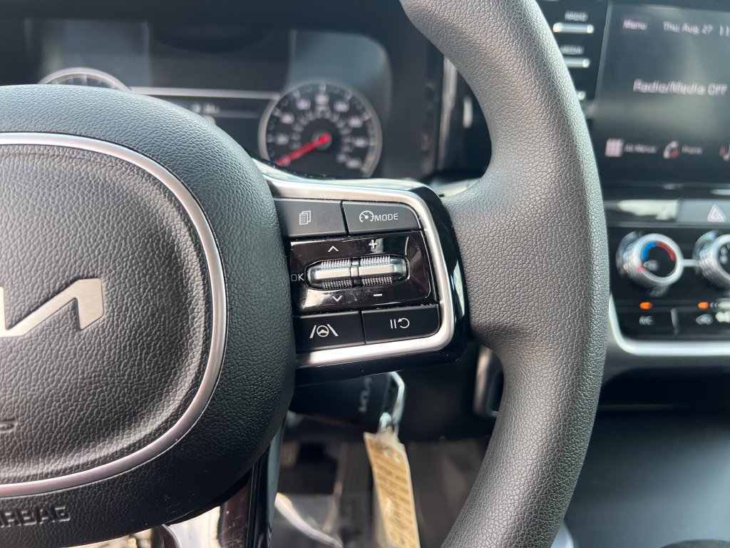 Certified 2023 Kia Sorento LX AWD/4WD image 16
