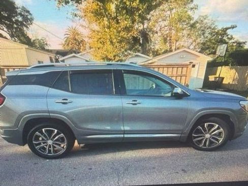 Used 2020 GMC Terrain Denali w/ Denali Premium Package FWD image 4