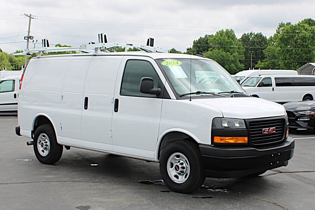 Used 2024 GMC Savana 2500 w/ Driver Convenience Package RWD image 3