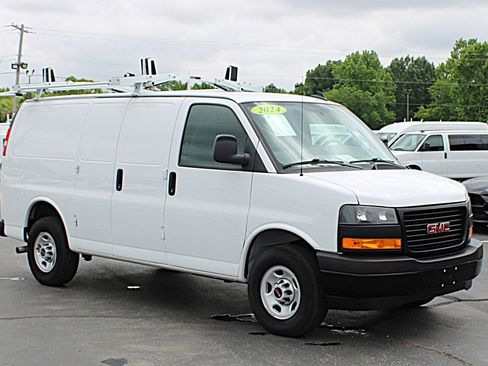 Used 2024 GMC Savana 2500 w/ Driver Convenience Package RWD image 3