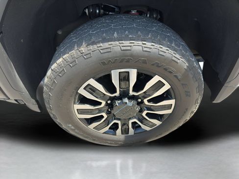 Used 2024 GMC Sierra 3500 Denali Ultimate AWD/4WD image 10