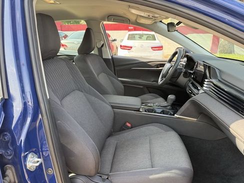 Used 2025 Toyota Camry LE FWD image 30