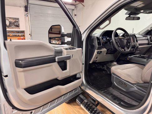 Used 2022 Ford F350 XLT w/ XLT Premium Package image 12