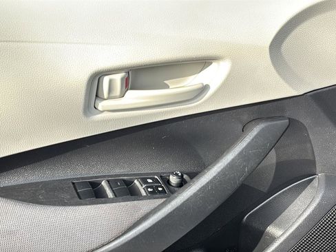 Used 2022 Toyota Corolla LE image 16