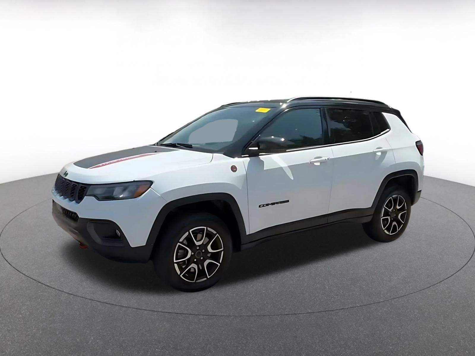 Used 2025 Jeep Compass Trailhawk AWD/4WD image 7