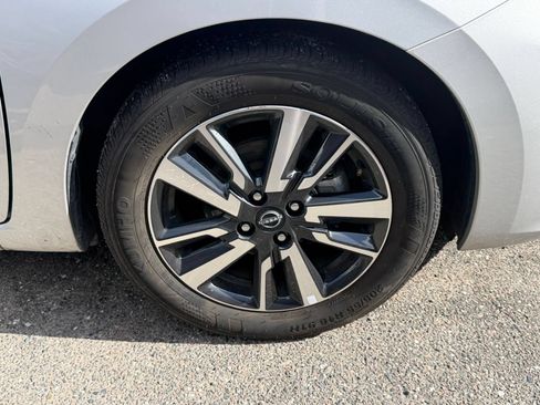 Used 2025 Nissan Versa SV FWD image 28