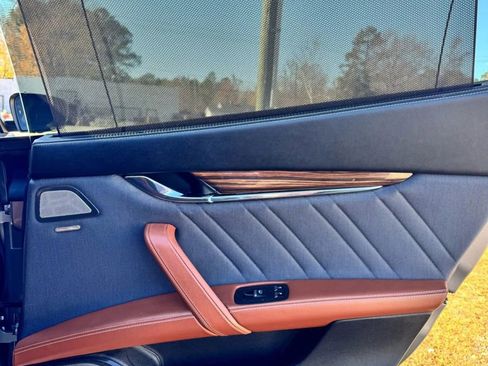 Used 2017 Maserati Quattroporte S GranLusso image 18