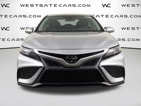 Used 2023 Toyota Camry SE image 2