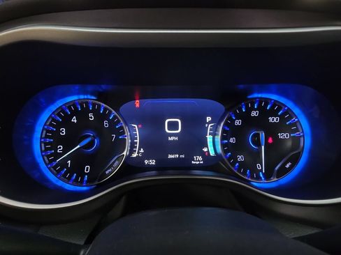 Used 2025 Chrysler Pacifica Select FWD image 20