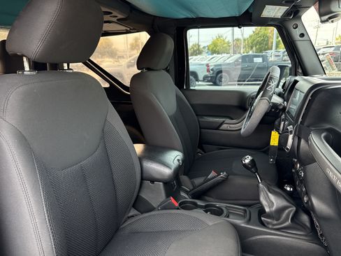 Used 2017 Jeep Wrangler Sport AWD/4WD image 32