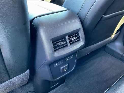 Used 2023 Chevrolet Equinox Premier image 25