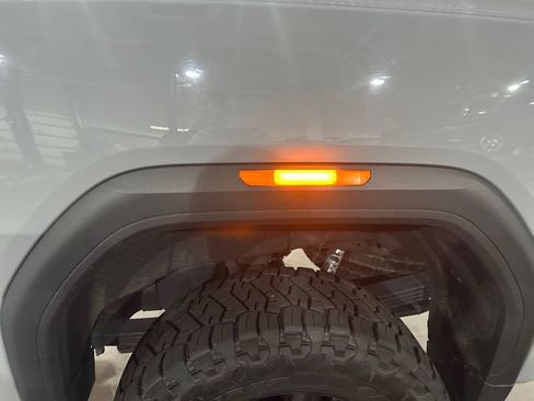 Used 2024 GMC Sierra 2500 AT4 w/ AT4 Premium Plus Package AWD/4WD image 38