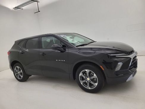 Used 2025 Chevrolet Blazer LT AWD/4WD image 1