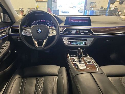 Used 2022 BMW 750i xDrive AWD/4WD image 4