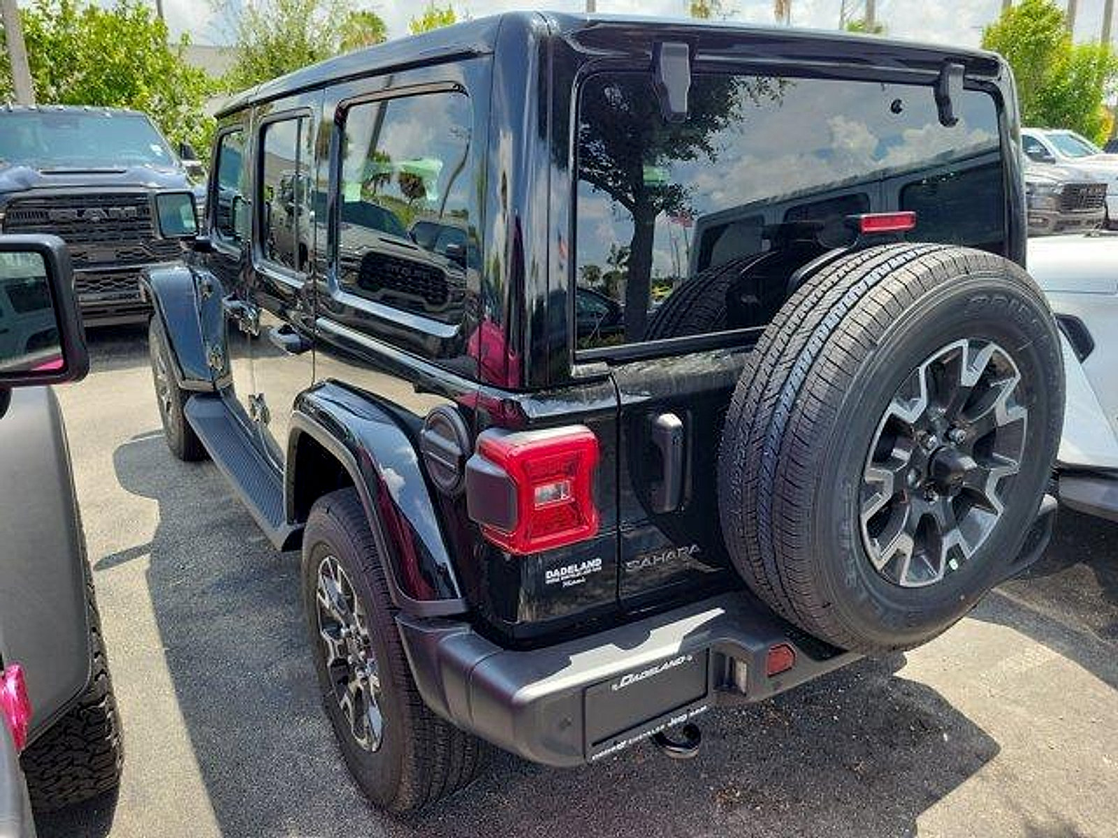 New 2026 Jeep Wrangler Unlimited Sahara AWD/4WD image 4