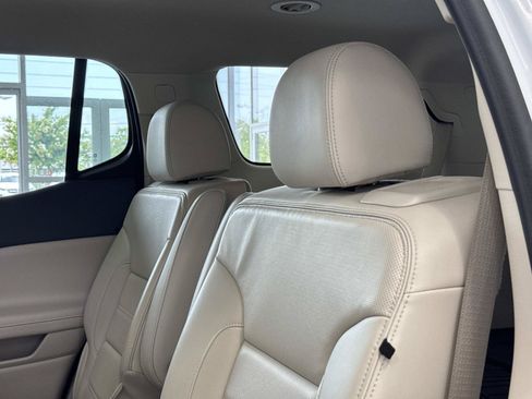 Used 2023 GMC Acadia Denali w/ Denali Technology Package FWD image 6