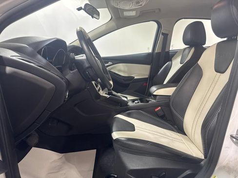 Used 2014 Ford Focus SE w/ Equipment Group 201A FWD image 18