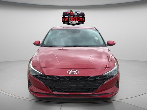 Used 2021 Hyundai Elantra SE image 2