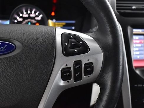 Used 2014 Ford Explorer XLT w/ Equipment Group 202A AWD/4WD image 13