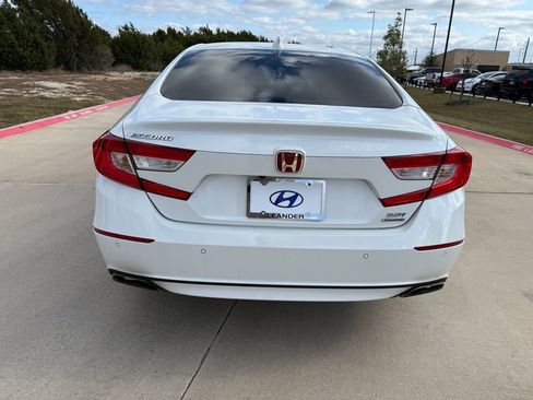 Used 2018 Honda Accord Touring image 6