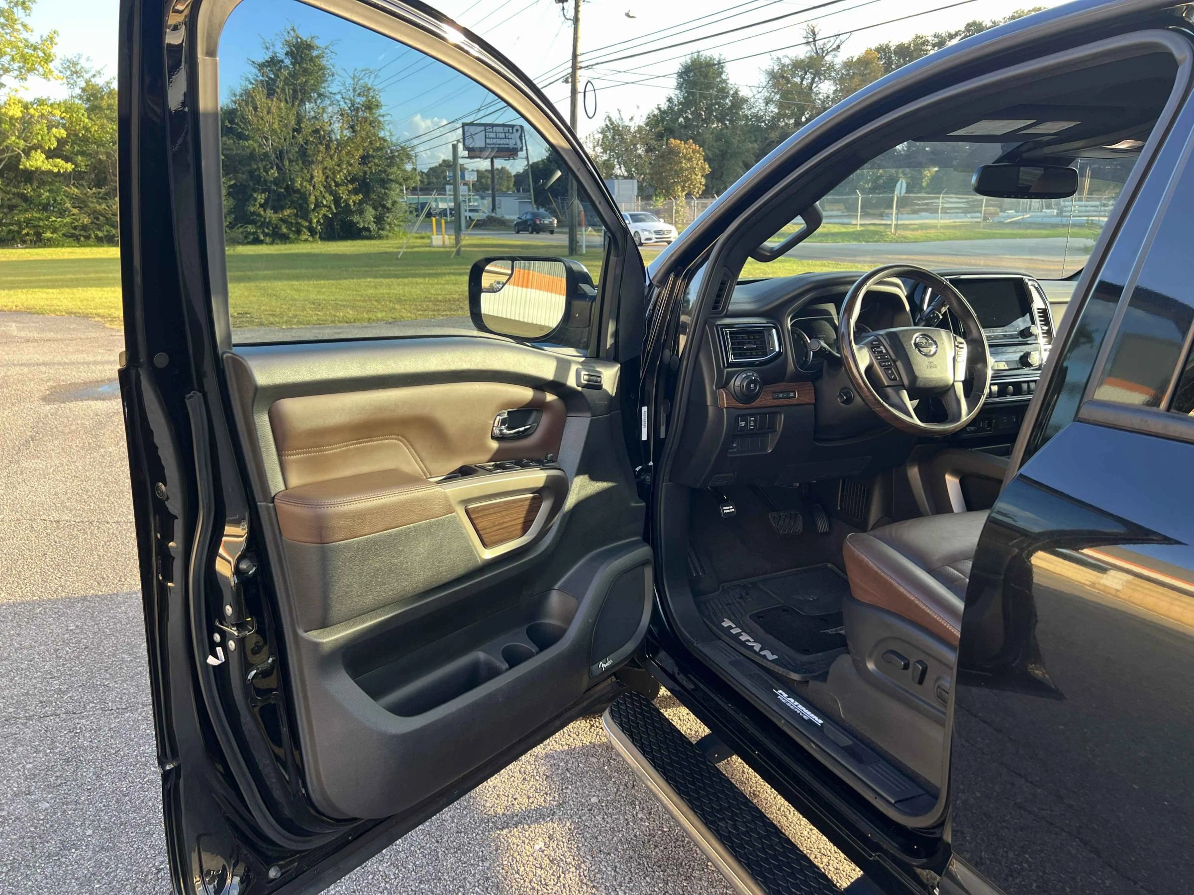 Used 2021 Nissan Titan Platinum Reserve w/ Moonroof Package RWD image 17