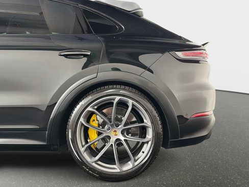 Used 2024 Porsche Cayenne Turbo GT AWD/4WD image 13