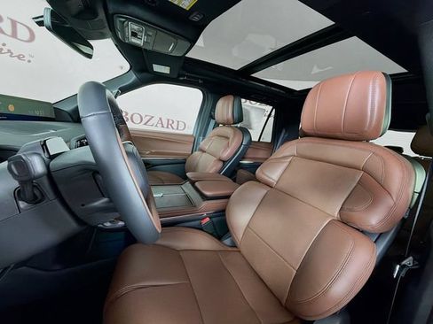 New 2026 Lincoln Navigator Reserve AWD/4WD image 23