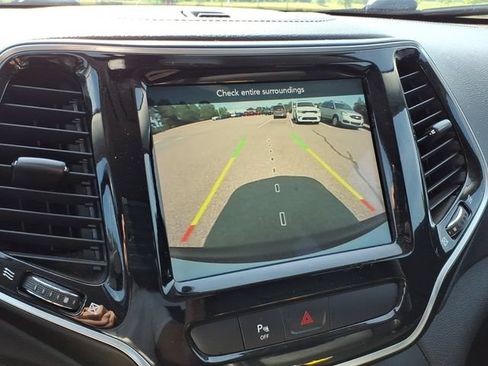 Used 2019 Jeep Cherokee Limited AWD/4WD image 12