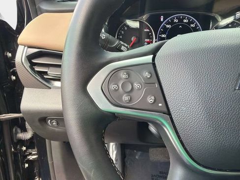 Used 2023 Chevrolet Traverse Premier FWD image 29