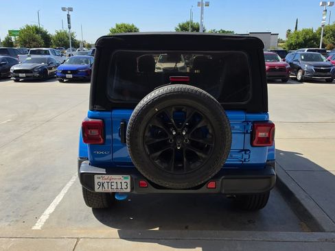 Used 2024 Jeep Wrangler Unlimited Sahara w/ Technology Group AWD/4WD image 5