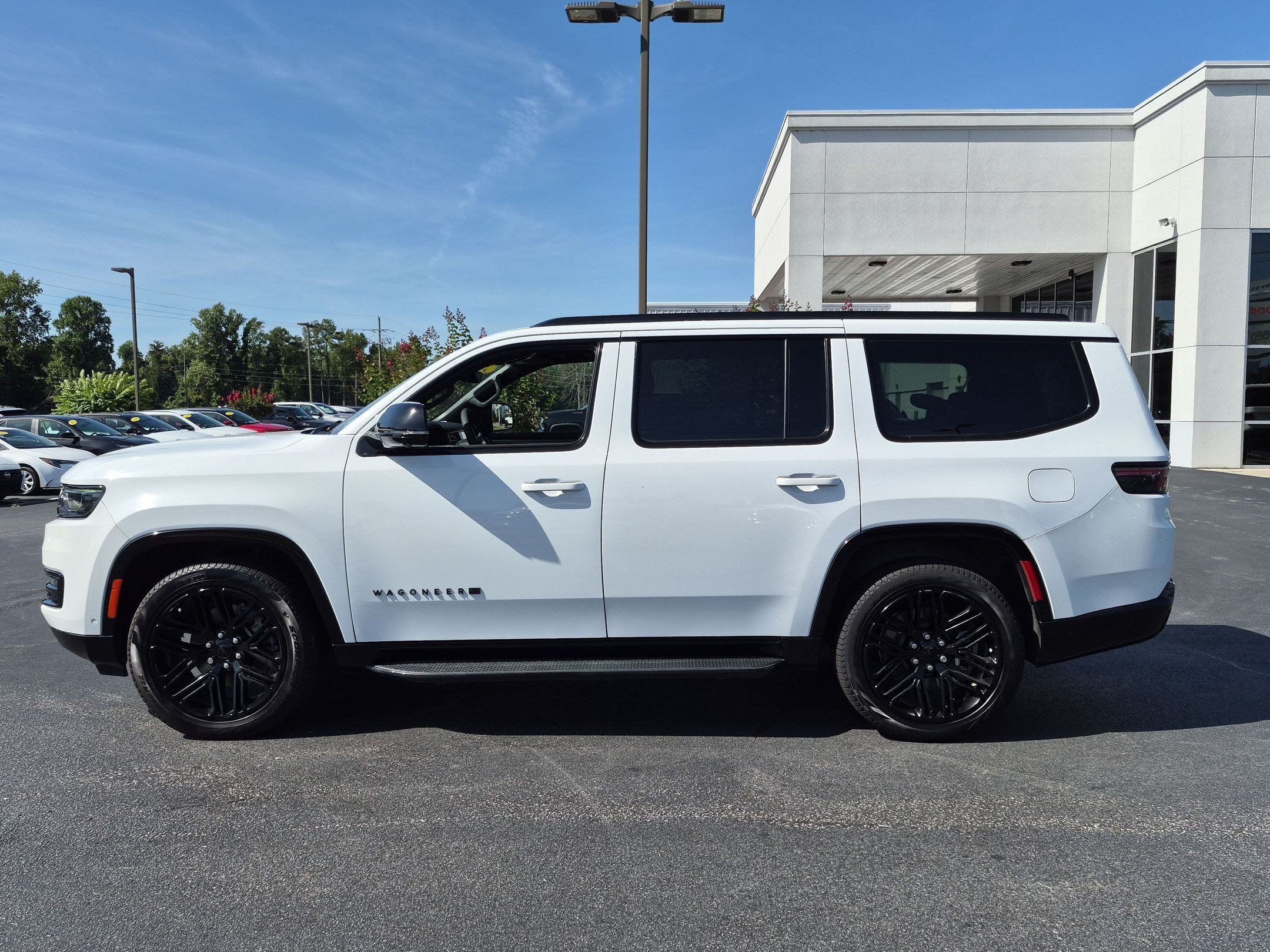 Used 2024 Jeep Wagoneer Series II w/ Convenience Group I RWD image 8