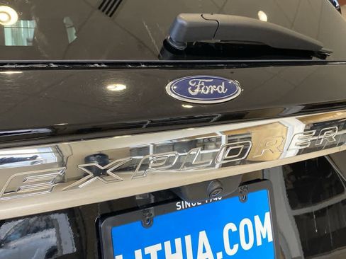 Used 2023 Ford Explorer XLT image 11