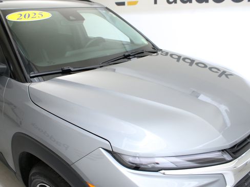 Used 2025 Chevrolet TrailBlazer LT w/ Convenience Package image 12