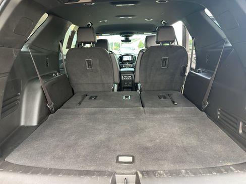 Used 2023 Chevrolet Traverse RS FWD image 36
