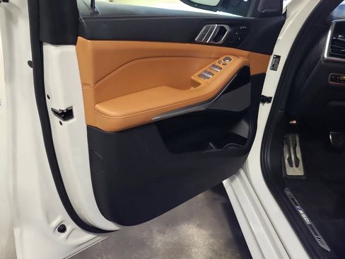 Used 2022 BMW X7 M50i AWD/4WD image 13
