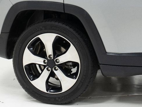 Used 2017 Jeep Compass Latitude w/ Popular Equipment Group FWD image 28