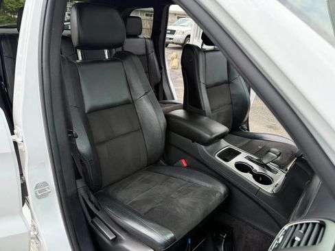 Used 2019 Jeep Grand Cherokee Altitude AWD/4WD image 8