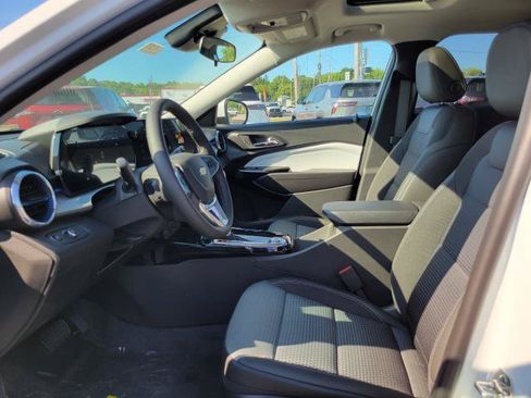 New 2026 Chevrolet Trax LT w/ Sunroof Package FWD image 8