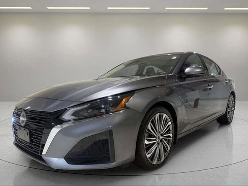 Used 2024 Nissan Altima 2.5 SL image 17