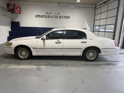 Used 1999 Lincoln Town Car Signature