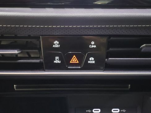 Used 2025 Volkswagen Atlas Cross Sport SE AWD/4WD image 30
