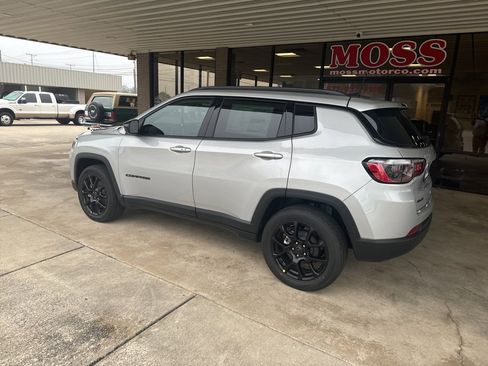 New 2026 Jeep Compass Latitude image 6